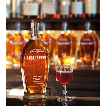 Imagen 2 de Angel's Envy Kentucky Straight Bourbon Whiskey 750 ml
