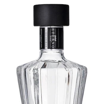 Imagen 4 de Tequila Centinela Eterno Extra Añejo Cristalino Botella de 1750 ml