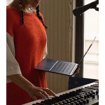 Imagen 2 de MacBook Air 13 Pulgadas Color Medianoche Chip M2 Apple CPU 8 Núcleos GPU 8 Núcleos Neural Engine 16 Núcleos