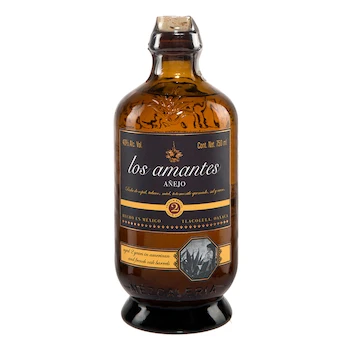 Imagen de referencia para Los Amantes Mezcal Añejo 750 ml