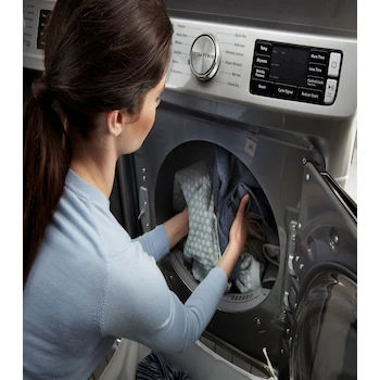 Imagen 4 de Secadora Maytag 7MMGD6630HC Carga Frontal a Gas 22 kg Gris Acero con Pedestal