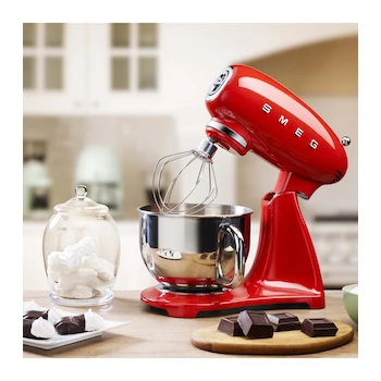 Imagen 2 de Batidora de Pedestal Smeg Roja Modelo SMF02 Capacidad 4.8L Estilo Retro 50's
