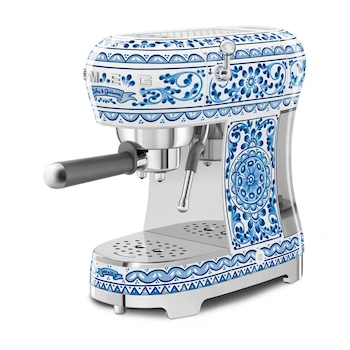 Imagen de referencia para Cafetera Espresso Manual Smeg ECF02DGBEU Dark Grey 1.1L