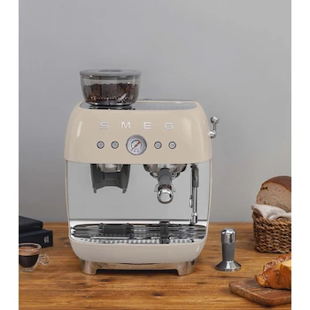Imagen 2 de Cafetera Espresso Smeg ECF02CREU Color Crema