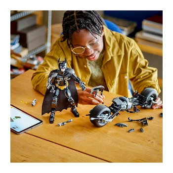 Imagen 5 de LEGO DC Batman Figura para Construir Batman y Moto Batipod Modelo 76273