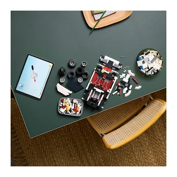 Imagen 5 de LEGO Icons 10337 Lamborghini Countach 5000 Quattrovalvole White 1506-Piece Building Set