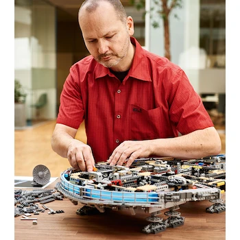 Imagen 4 de LEGO Star Wars Ultimate Collector Series Millennium Falcon Building Set 75192 - 7541 Pieces