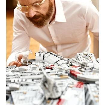 Imagen 5 de LEGO Star Wars Ultimate Collector Series Millennium Falcon Building Set 75192 - 7541 Pieces