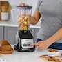 Miniatura de Licuadora Oster BLSTKAP-BPB Negra de 2 Velocidades con Función Pulso, Vaso Plástico 1.25 L y Cuchilla Trituradora de Hielo