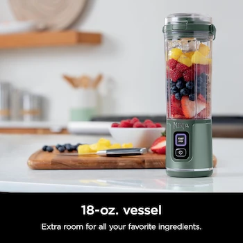 Imagen 2 de Ninja Blast BC151EM Batidora Personal Portátil Inalámbrica 18 oz Verde Bosque con Recipiente Sin BPA, Tapa Antiderrames y Carga USB-C