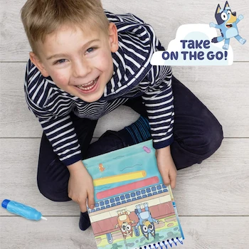 Imagen 3 de Bluey Aqua Art de Horizon Group USA - Libro de Actividades de Revelación con Agua de 8 Páginas con Pluma de Agua, Modelo B09PGVGCH5, Encuadernado en Espiral, Serie Bluey, para Edades 3+, Incluye 4 Hojas de Arte Acuático y 4 Hojas de Historias