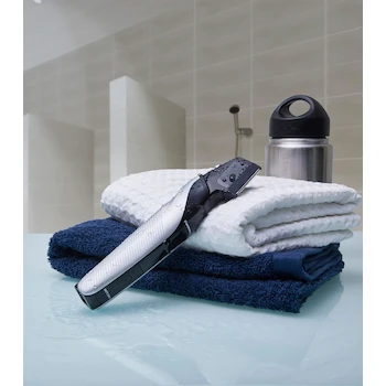 Imagen 2 de Panasonic Rasuradora Corporal ER-GK60-S Modelo ER-GK60-S581 Silver Plata Wet & Dry 1.0mm Grosor Cuchilla 40 Minutos Autonomía 22x5.4cm con 2 Peines Ajustables 3mm 6mm