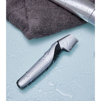Imagen 5 de Panasonic Rasuradora Corporal ER-GK60-S Modelo ER-GK60-S581 Silver Plata Wet & Dry 1.0mm Grosor Cuchilla 40 Minutos Autonomía 22x5.4cm con 2 Peines Ajustables 3mm 6mm
