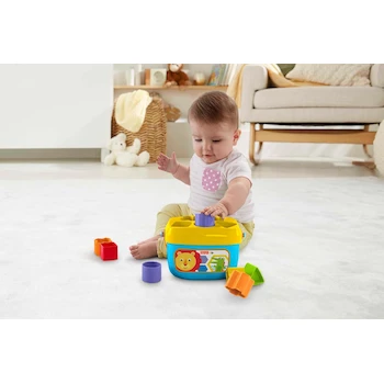 Imagen 2 de Fisher-Price Juguete Primeros Bloques del Bebé FFC84 con Cubo Clasificador de Formas Multicolor, 10 Bloques, Tamaño 13 x 12,5 x 21,01 cm, Plástico, Serie Baby's First Blocks, para Niños de 6 Meses en Adelante