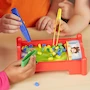 Miniatura de Hasbro Gaming Pulgas Locas - Juego de Mesa, Modelo E0884, Serie Hasbro Gaming, para 2-3 Jugadores desde 4-8 Años, 1 Tablero 15x15cm, 36 Piezas Multicolores, 3 Pinzas Azul/Amarillo/Verde, Dimensiones 6.3x26.6x26.6cm, Material Plástico