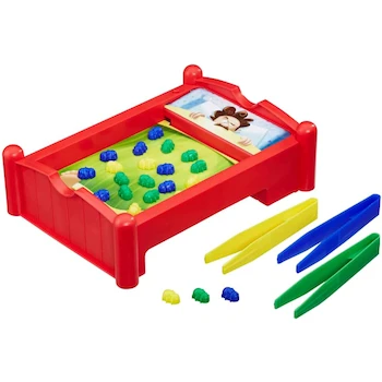 Imagen 5 de Hasbro Gaming Pulgas Locas - Juego de Mesa, Modelo E0884, Serie Hasbro Gaming, para 2-3 Jugadores desde 4-8 Años, 1 Tablero 15x15cm, 36 Piezas Multicolores, 3 Pinzas Azul/Amarillo/Verde, Dimensiones 6.3x26.6x26.6cm, Material Plástico