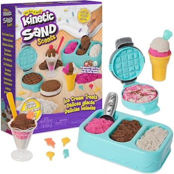 Imagen alusiva al producto Kinetic Sand con Aroma, Set de Juego Fábrica de Helados y Postres, 3 Colores Naturales (Rosa Fresa, Marrón Chocolate, Blanco Vainilla), 454 g, 6 Herramientas para Servir, Modelo KNS-Ice Cream Playset, Tamaño 22.8x6.5x28.2 cm, Serie Scents, ASIN B08FCRF2Q3