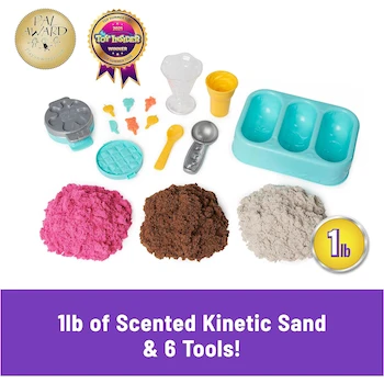 Imagen 2 de Kinetic Sand con Aroma, Set de Juego Fábrica de Helados y Postres, 3 Colores Naturales (Rosa Fresa, Marrón Chocolate, Blanco Vainilla), 454 g, 6 Herramientas para Servir, Modelo KNS-Ice Cream Playset, Tamaño 22.8x6.5x28.2 cm, Serie Scents, ASIN B08FCRF2Q3