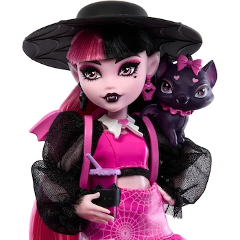 Imagen 3 de Monster High Muñeca Draculaura Nuevo Look con Accesorios y Mascota Conde Fabuloso, Serie Ghouls de Moda, Muñeca Articulada de 10.5 Pulgadas para Niñas de 4 Años en Adelante, Color Rosa y Negro, Edición Especial 2023