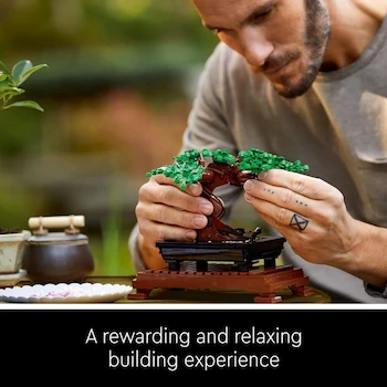 Imagen 4 de LEGO Icons 10281 Bonsái Árbol Artificial Decorativo con Hojas Verdes y Flores Rosas, Set de Construcción para Adultos, 878 Piezas, Modelo 10281, Decoración para Hogar u Oficina