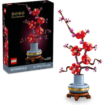 Imagen de referencia para LEGO® Botanicals Flor de Ciruelo 10369 - Set de Construcción para Adultos Serie Icons Botanical Collection, Planta Artificial Decorativa de Interior con 327 Piezas, Dimensiones 34x17x9 cm, Colores Flores Rojo Magenta Tallo Leñoso Maceta Azul Pastel Dorado
