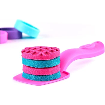 Imagen 5 de Kinetic Sand Set de Juego Tienda de Pasteles de Unicornio, 453 g de Arena Cinética Original (Turquesa y Rosa), 8 Herramientas Temáticas de Unicornio, Modelo B09V5RGR8L, Serie Unicorn Bake Shoppe