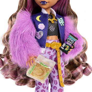 Imagen 4 de Monster High Clawdeen Wolf Muñeca Articulada Serie Howling City Look Morado con Accesorios y Mascota Crescent Tamaño Estándar para Niñas de 4 Años en Adelante