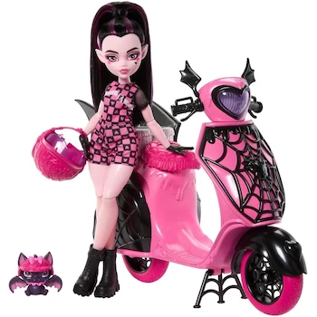 Imagen de referencia para Monster High Muñeca Draculaura Vamptastic Scooter Playset con Vehículo Rosa y Negro, Mascota Murciélago Count Fabulous, Cascos a Juego, Serie Generation 3 2025, Modelo JDR61, Muñeca de 10.5 Pulgadas (27 cm), para Niñas de 4 Años en Adelante