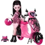Miniatura de Monster High Muñeca Draculaura Vamptastic Scooter Playset con Vehículo Rosa y Negro, Mascota Murciélago Count Fabulous, Cascos a Juego, Serie Generation 3 2025, Modelo JDR61, Muñeca de 10.5 Pulgadas (27 cm), para Niñas de 4 Años en Adelante
