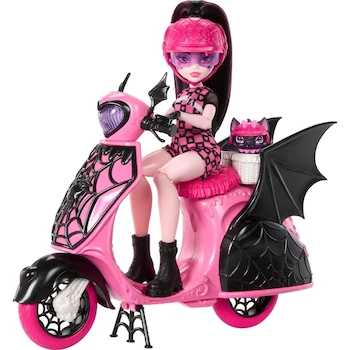 Imagen 3 de Monster High Muñeca Draculaura Vamptastic Scooter Playset con Vehículo Rosa y Negro, Mascota Murciélago Count Fabulous, Cascos a Juego, Serie Generation 3 2025, Modelo JDR61, Muñeca de 10.5 Pulgadas (27 cm), para Niñas de 4 Años en Adelante