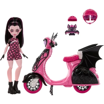 Imagen 4 de Monster High Muñeca Draculaura Vamptastic Scooter Playset con Vehículo Rosa y Negro, Mascota Murciélago Count Fabulous, Cascos a Juego, Serie Generation 3 2025, Modelo JDR61, Muñeca de 10.5 Pulgadas (27 cm), para Niñas de 4 Años en Adelante