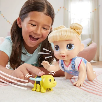 Imagen 2 de Baby Alive Muñeca Gatea y Juega Harper Hugs, Modelo B0CQ3QLY19, Color Rosa, Muñeca Interactiva de 11 Pulgadas para Niñas de 3 Años en Adelante, Serie Baby Alive