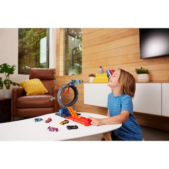 Imagen 2 de Hot Wheels City Pista de Juguete Ataque de Murciélago para Niños de 4 Años en Adelante, Set de 3 Piezas con Vehículo de 1:64 Escala, Diseño Multicolor, Serie City Aventuras, Tamaño Grande para Construcción Expandible