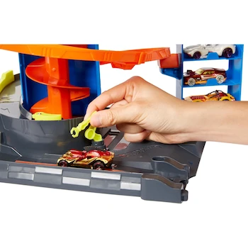 Imagen 5 de HOT WHEELS City Mega Garage, Pista de Juguete Multinivel con Ascensor Giratorio, para Niños 4+ Años, Incluye 1 Vehículo a Escala 1:64, Capacidad para 100+ Coches, Tamaño 91.44 x 25.4 x 101.6 cm, Modelo GJR04, Serie Track Sets
