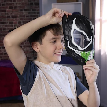 Imagen 4 de MARVEL Hasbro Spider-Man VenomVersus - Máscara de Juguete Fluorescente, para Niños y Niñas a Partir de 5 Años, Altura 25.4 cm, Serie VenomVersus, Modelo Feature Mask, Unidad 1