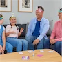 Miniatura de Spin Master Hedbanz Princesas Disney, Juego de Mesa de Adivinanza Serie Disney Princess para 2-4 Jugadores Niños a Partir de 6 Años, Modelo UPC 778988397008, 68 Cartas de Personajes, 4 Diademas Temáticas