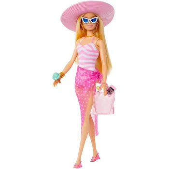 Imagen de referencia para Muñeca Barbie Rubia Día de Playa de la Película Barbie, Traje de Baño Rosa y Blanco con Sarong Translúcido, Sombrero de Sol, Gafas de Sol, Collar Dorado, Pulseras, Bolsa Tote Rosa, Helado, Modelo HPL73, Serie Fashion & Beauty, para Niñas 3+ Años