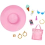 Miniatura de Muñeca Barbie Rubia Día de Playa de la Película Barbie, Traje de Baño Rosa y Blanco con Sarong Translúcido, Sombrero de Sol, Gafas de Sol, Collar Dorado, Pulseras, Bolsa Tote Rosa, Helado, Modelo HPL73, Serie Fashion & Beauty, para Niñas 3+ Años