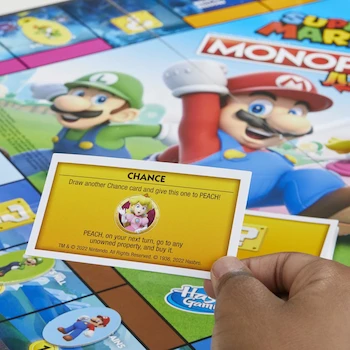 Imagen 4 de Hasbro Gaming Monopoly Junior Super Mario - Juego de Mesa Edición Especial, Modelo F4817, ASIN B09D44P9HK, para 2-4 Jugadores desde 5 Años, Incluye 1 Tablero, 2 Dados, 4 Tokens de Personaje, 4 Tarjetas de Personaje, Accesorios e Instructivo en Español