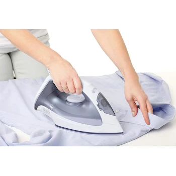 Imagen 2 de Oster Plancha de Vapor Ligera Serie 3800 Modelo GCSTBS3802 Tanque 160 ml Blanco-Lila