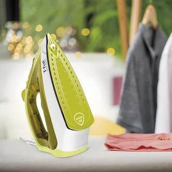 Imagen 5 de T-fal Plancha de Vapor Easy Steam, Amarilla, Modelo FV1952X0, Depósito de Agua 220 ml