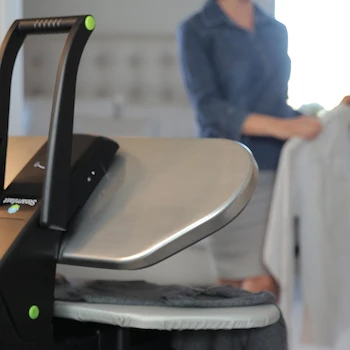 Imagen 5 de Steamfast SF-680 Deluxe Digital Fabric Steam Press Plancha Digital a Vapor en Acero Inoxidable Negro Superficie 25x10.5 pulgadas Tanque 10 oz