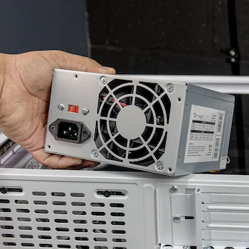 Imagen 4 de Vorago Fuente de Poder 500W ATX PSU-101 20+4 Pines x 1, CPU 4 Pines x 1, SATA x 2 Periféricos 4 Pines x 2, Floppy 4 Pines x 1