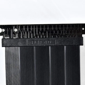 Imagen 3 de Lian Li PW-PCI-420 PCIe 4.0 x16 Riser Cable Elevador, Color Negro, Longitud 200mm, para O11 Dynamic Mini