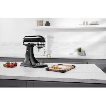 Imagen 5 de KitchenAid KSMPEXTA Gourmet Pasta Press Attachment with 6 Interchangeable Pasta Plates for Stand Mixers, Acero Inoxidable, Dimensiones 14.5L x 12.2An x 21.3Alt cm, Peso 2.7 Libras