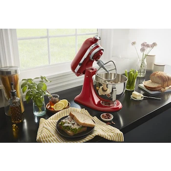 Imagen 2 de KitchenAid Batidora de Pedestal Deluxe de 4.5 Cuartos con Cabezal Inclinable - Rojo Imperio, Modelo KSM97ER, Capacidad 4.5 Cuartos (4.2 L), Serie Deluxe, Dimensiones 36 x 22 x 42.7 cm