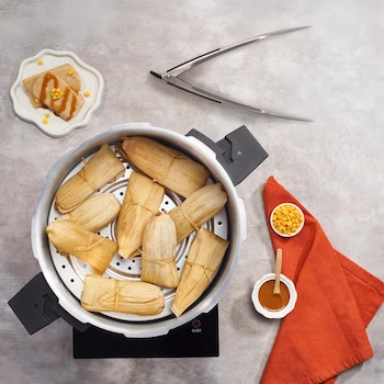 Imagen 2 de T-fal Combo Gourmet Essential, Set con Olla a Presión de Aluminio 22L, Tabla para Picar, Set 4 Cuchillos, Pinzas de Cocina, Cucharón y Cuchara, P3105231M