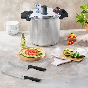 Imagen 5 de T-fal Combo Gourmet Essential, Set con Olla a Presión de Aluminio 22L, Tabla para Picar, Set 4 Cuchillos, Pinzas de Cocina, Cucharón y Cuchara, P3105231M