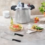 Miniatura de T-fal Combo Gourmet Essential, Set con Olla a Presión de Aluminio 22L, Tabla para Picar, Set 4 Cuchillos, Pinzas de Cocina, Cucharón y Cuchara, P3105231M