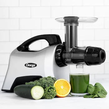 Imagen 2 de Omega Exprimidor de Jugo y Sistema Nutricional Modelo NC1000HDS, Color Plateado, Material Plástico sin BPA, Dimensiones 46.99 x 15.49 x 31.24 cm, Peso 6.69 kg